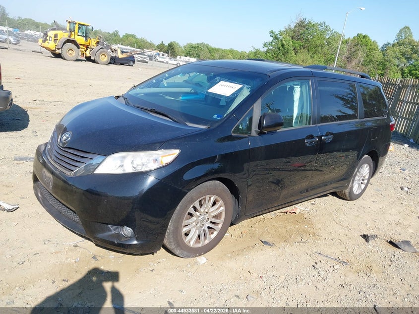 2016 Toyota Sienna Xle 8 Passenger