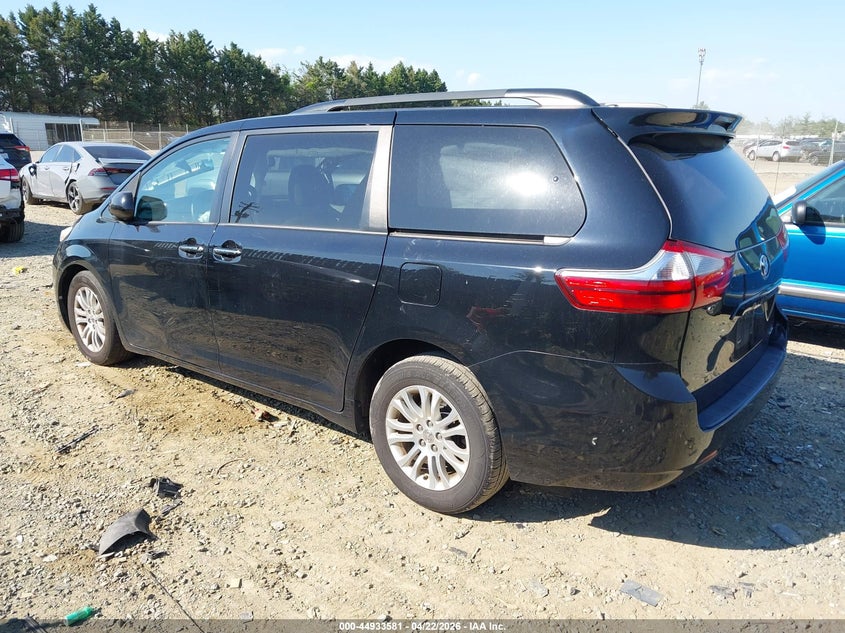 2016 Toyota Sienna Xle 8 Passenger