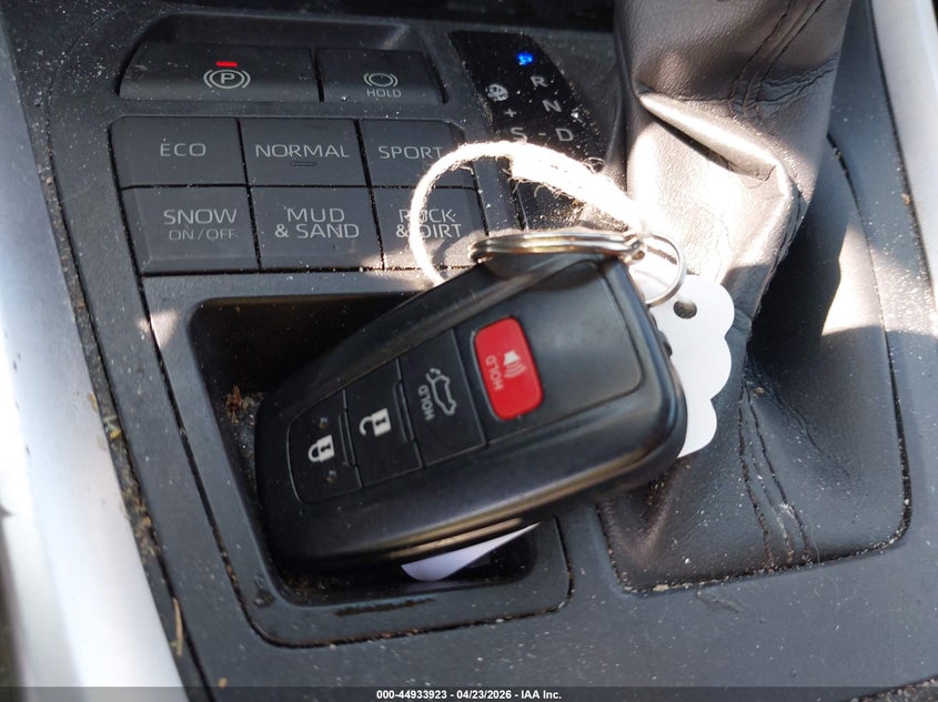 VIN JTMP1RFV2KD006476 2019 TOYOTA RAV4 XLE