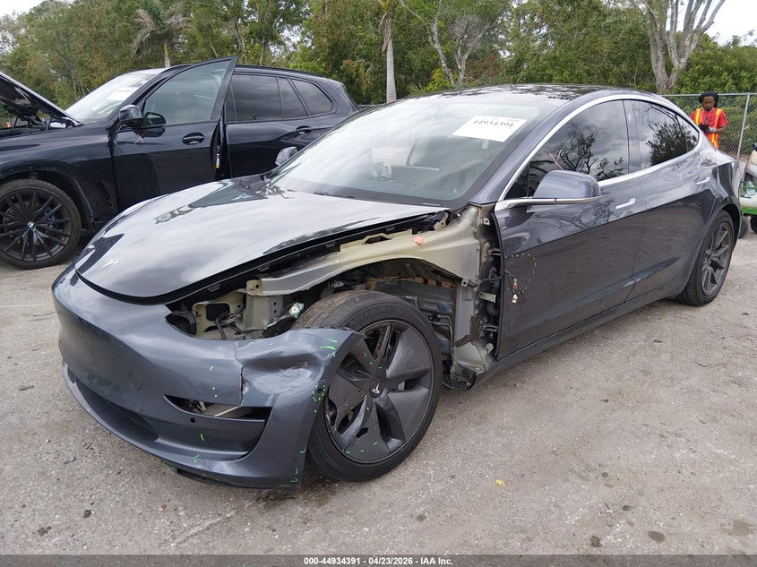 2018 Tesla Model 3 Long Range/Mid Range 5YJ3E1EA6JF041757 photo 1