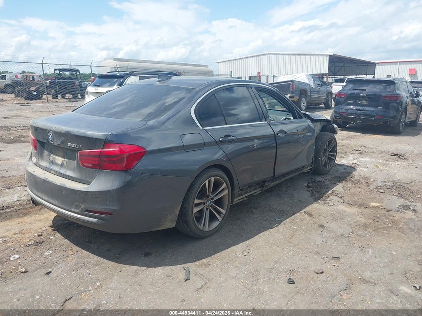 Vin: wba8b9c58jee80768, lot: 45431800, bmw 330i 20184