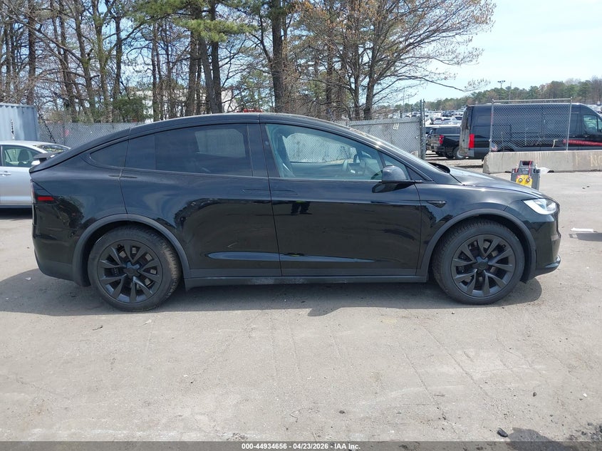 2022 Tesla Model X Plaid Tri Motor All-Wheel Drive VIN: 7SAXCBE60NF334443 Lot: 44934656