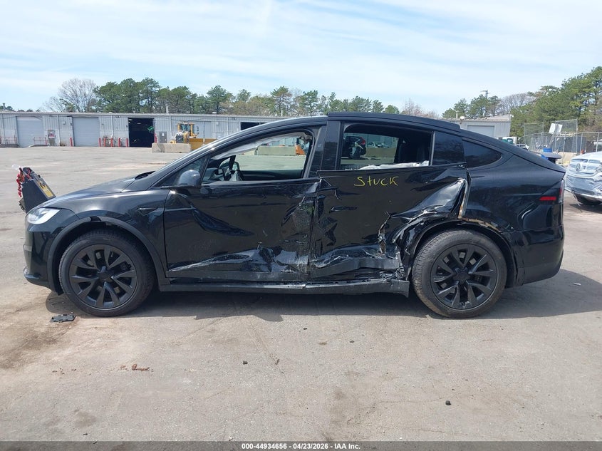 2022 Tesla Model X Plaid Tri Motor All-Wheel Drive VIN: 7SAXCBE60NF334443 Lot: 44934656