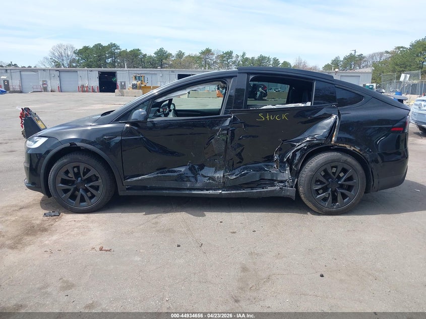 2022 Tesla Model X Plaid Tri Motor All-Wheel Drive VIN: 7SAXCBE60NF334443 Lot: 44934656