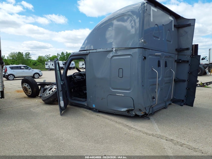 2024 FREIGHTLINER NEW CASCADIA 126 auction photo 3