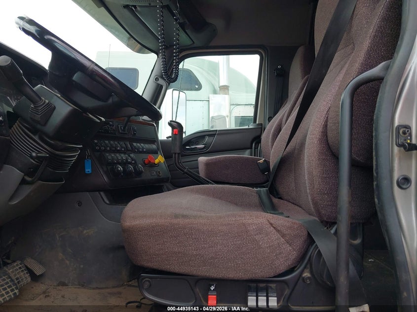 2019 INTERNATIONAL LT auction photo 7