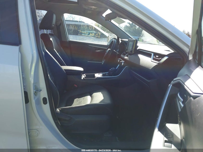 VIN JTMB6RFV2ND069397 2022 TOYOTA RAV4 HYBRID XLE PREMIUM