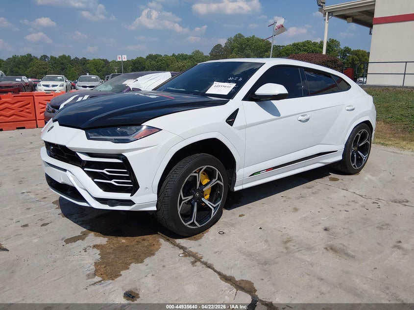 Фото 2 - LAMBORGHINI URUS