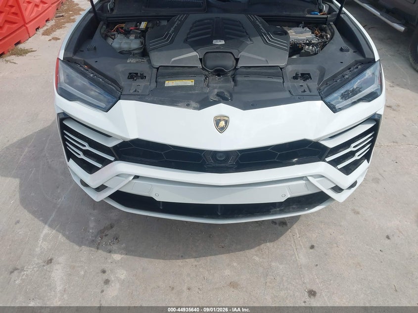 LAMBORGHINI URUS - zdjecie 10