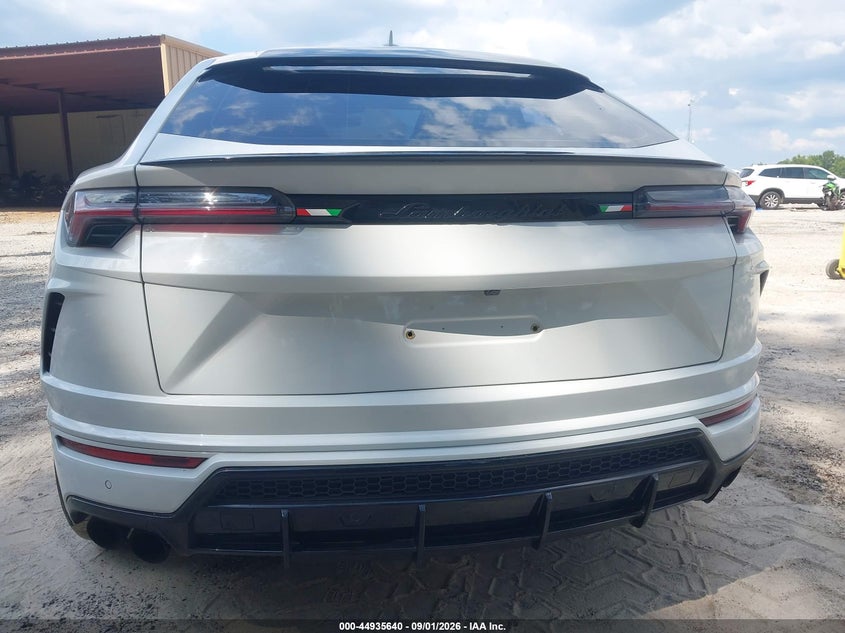 LAMBORGHINI URUS - zdjecie 16