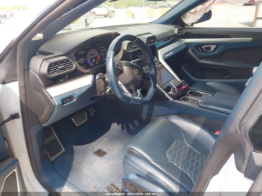 LAMBORGHINI URUS - zdjecie 18