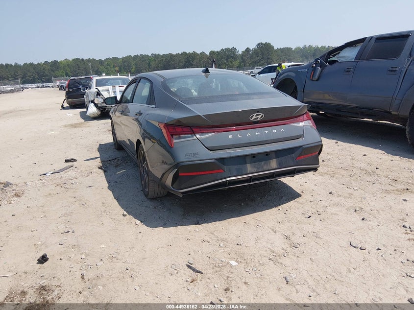 2025 HYUNDAI ELANTRA auction photo 3