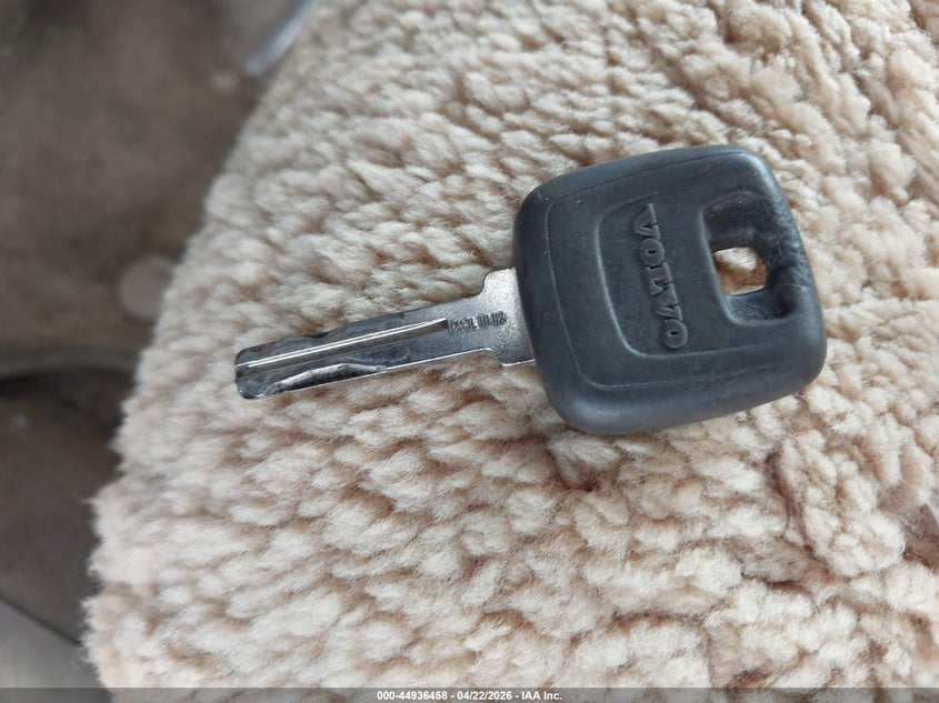 2001 Volvo V70 Xc VIN: YV1SZ58D911008574 Lot: 44936458