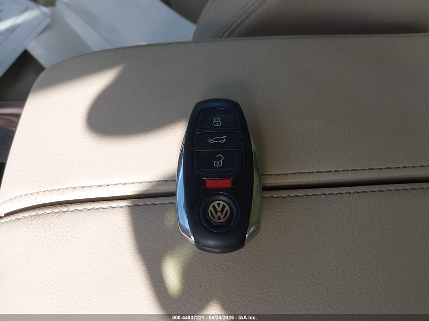 2016 Volkswagen Touareg Tdi Lux VIN: WVGEP9BP7GD004741 Lot: 44937221