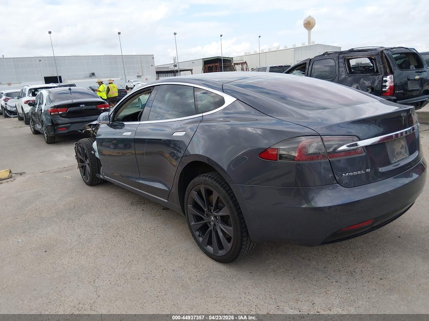 TESLA MODEL S - zdjęcie 3