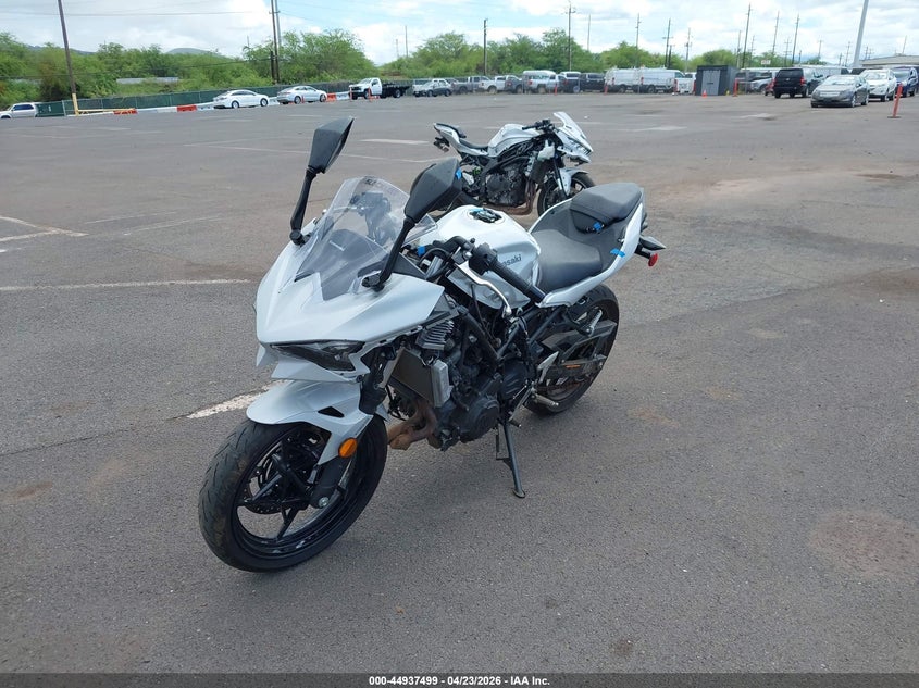 ML5EXGG17SDA68944 2025 KAWASAKI EX500 photo 1