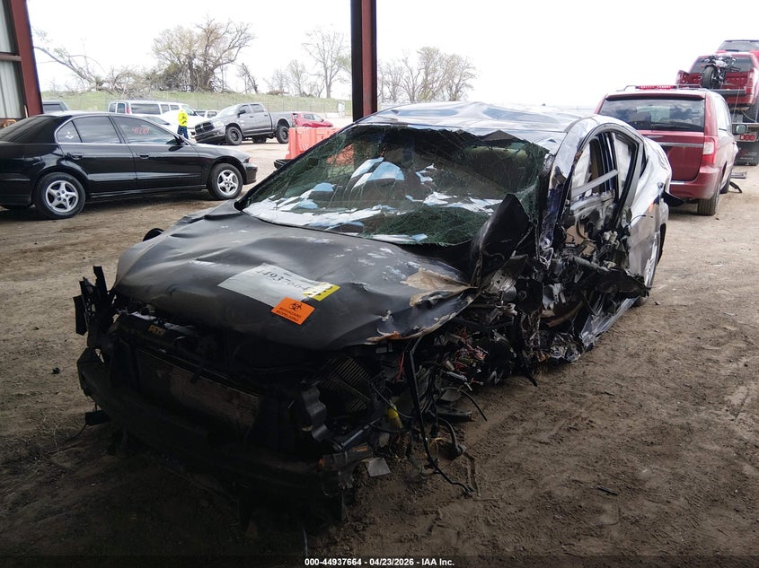 2013 HYUNDAI ELANTRA auction photo 2