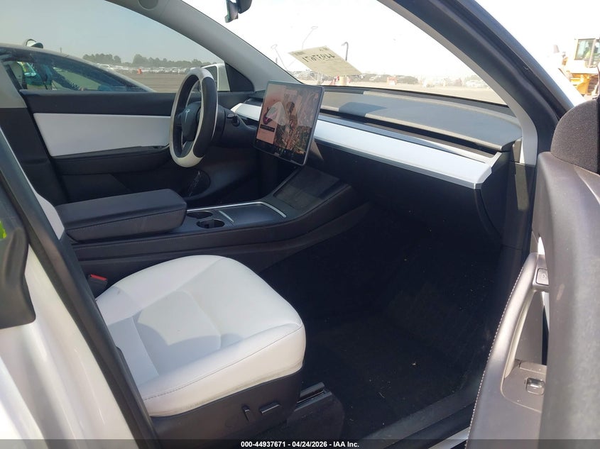2021 TESLA MODEL Y ELECTRIC(VIN: 5YJYGDEE5MF240520