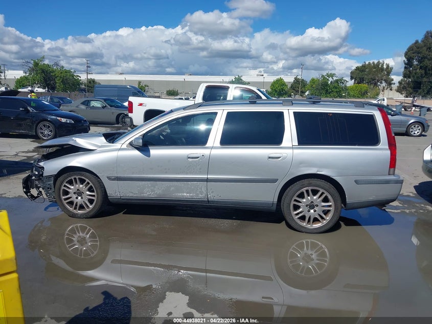 2004 Volvo V70 2.5T VIN: YV1SW59V042425533 Lot: 44938021