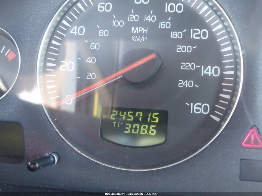 2004 Volvo V70 2.5T VIN: YV1SW59V042425533 Lot: 44938021