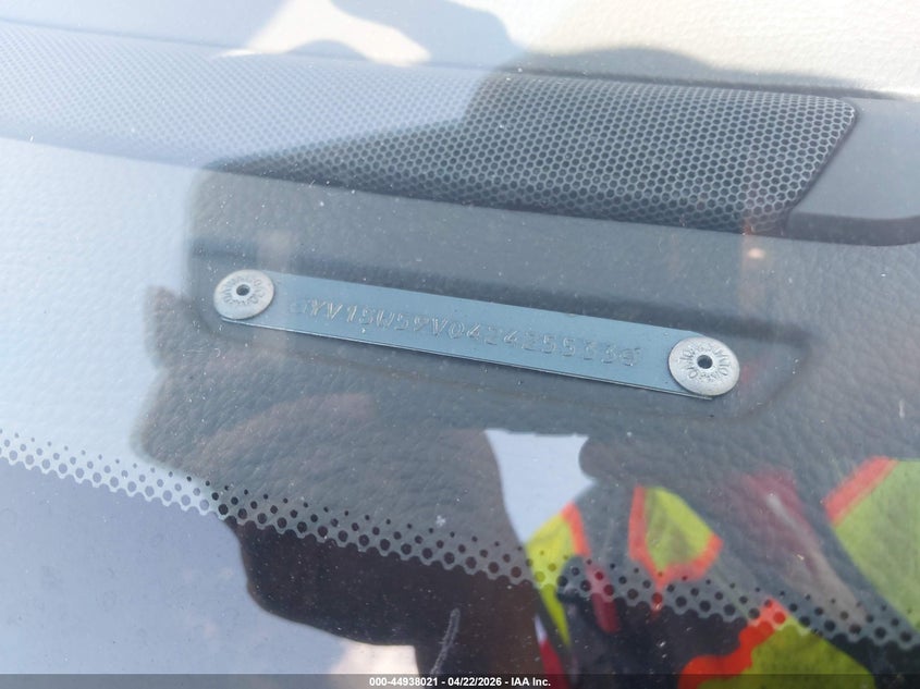 2004 Volvo V70 2.5T VIN: YV1SW59V042425533 Lot: 44938021