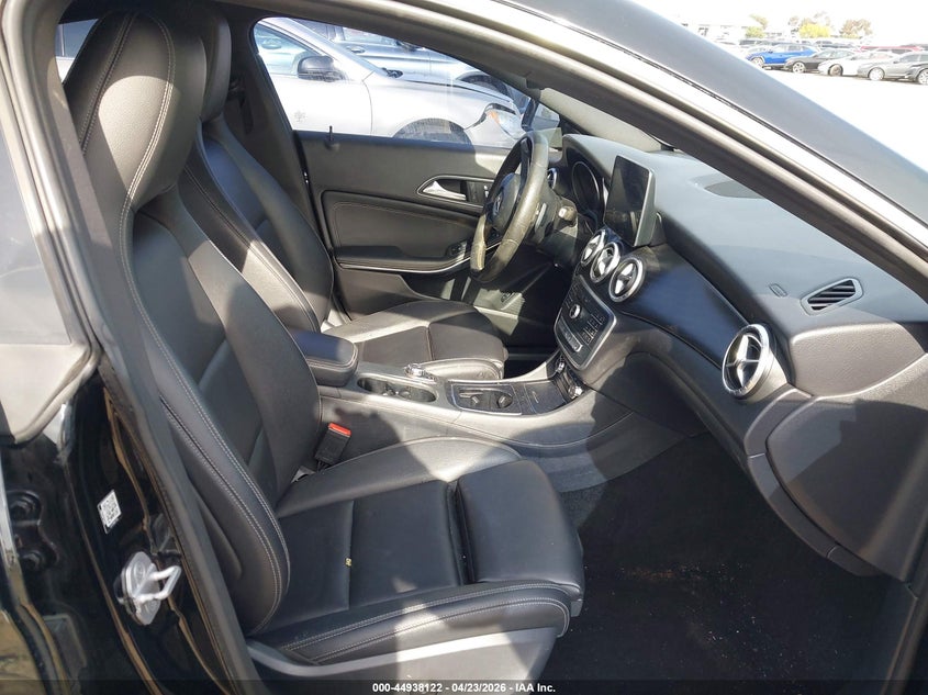 2018 MERCEDES-BENZ CLA 250 — zdjęcie 5