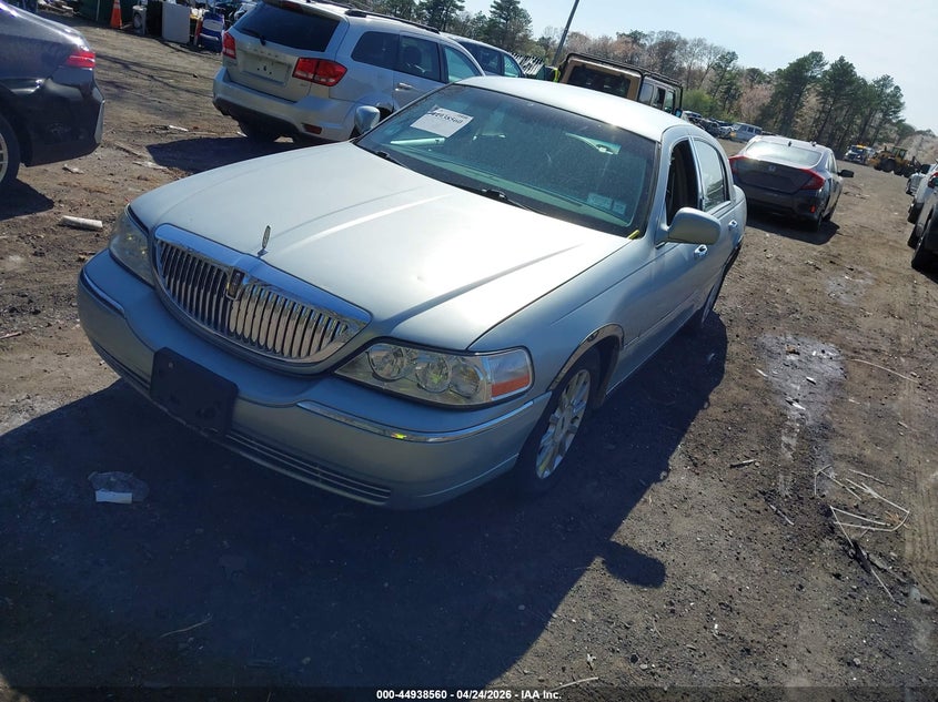 2006 Lincoln Town Car Signature