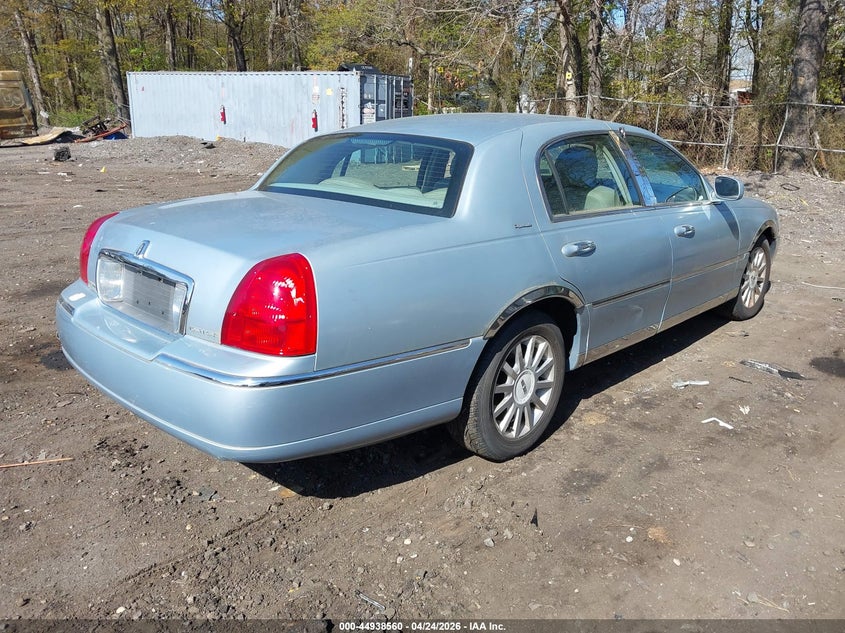 2006 Lincoln Town Car Signature