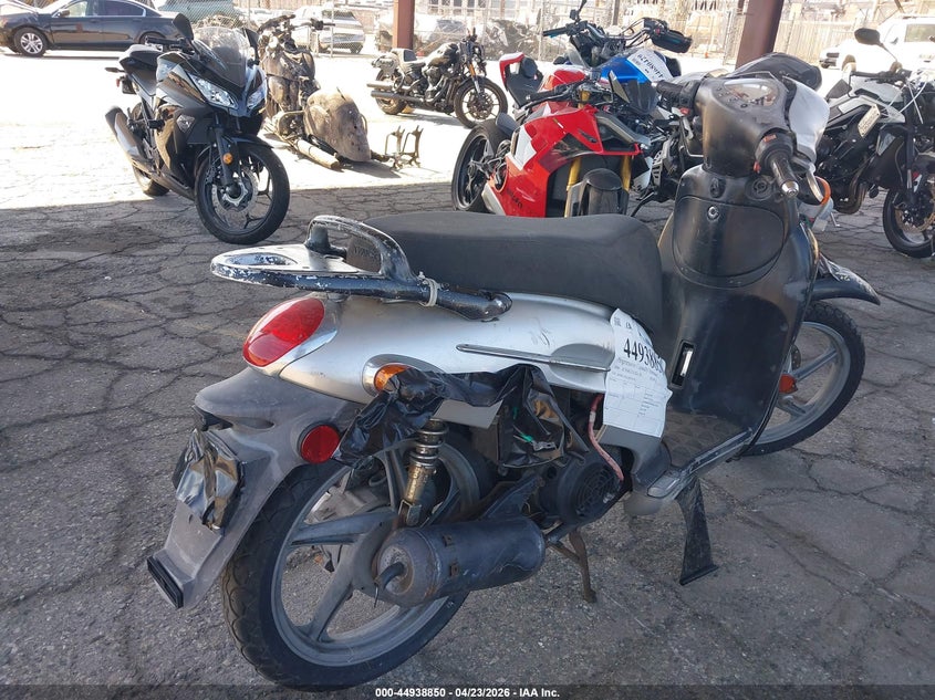2006 KYMCO USA INC PEOPLE auction photo 4