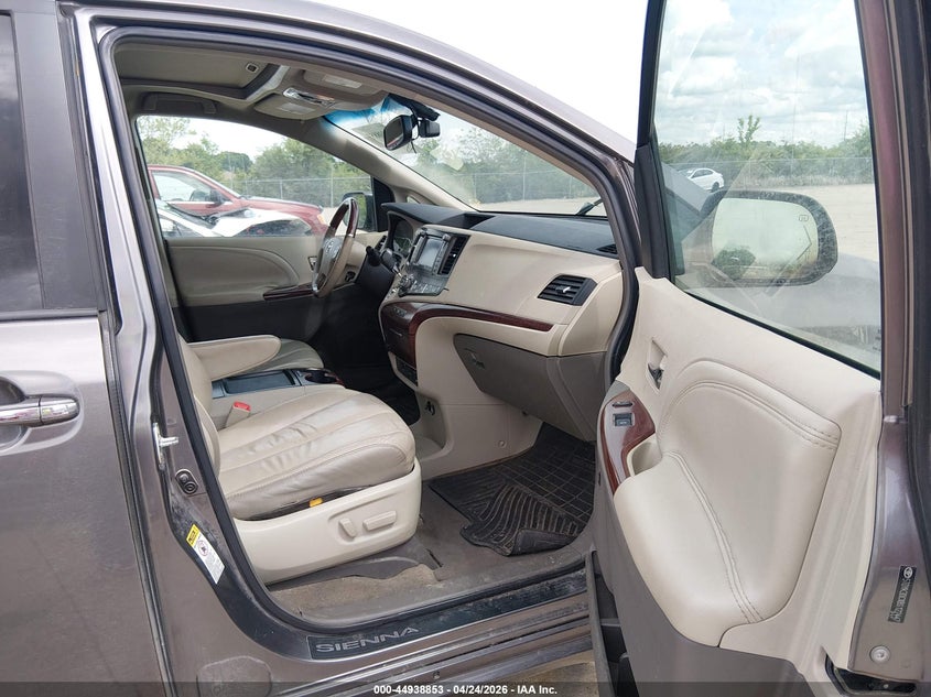2011 Toyota Sienna Limited V6