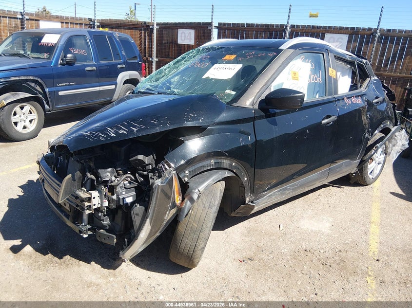 2018 NISSAN KICKS auction photo 2