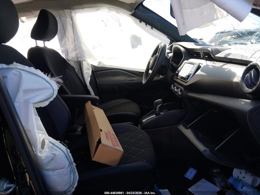 2018 NISSAN KICKS auction photo 5