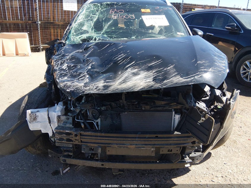 2018 NISSAN KICKS auction photo 6