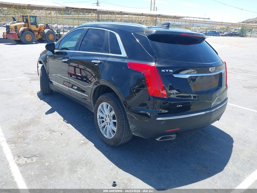 Vin: 1gyknbrs5hz303917, lot: 45436375, cadillac xt5 luxury 20173