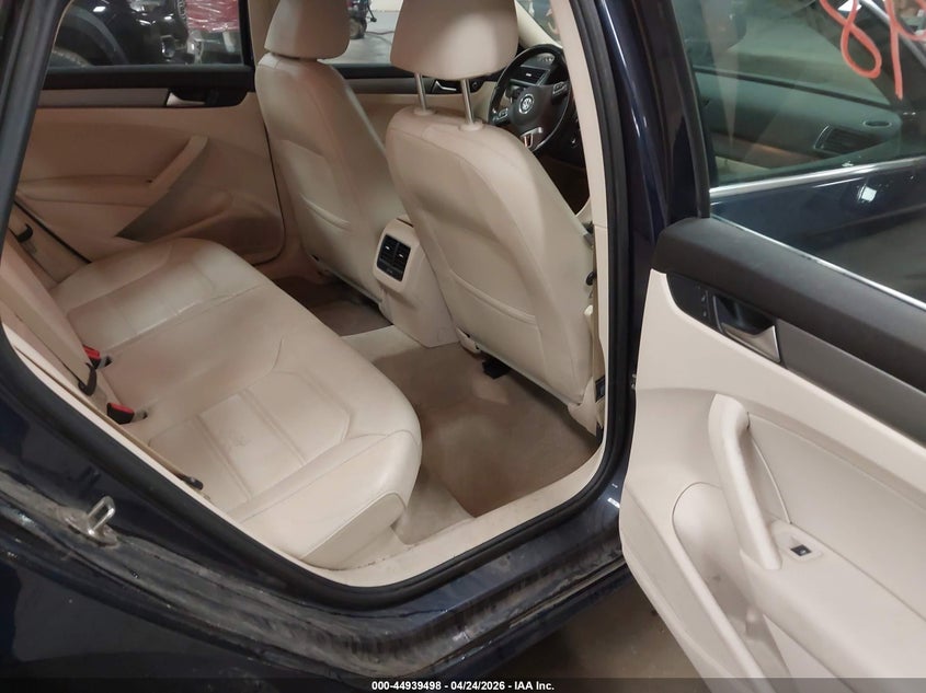 VOLKSWAGEN PASSAT 2015 VIN 1VWBV7A31FC048736