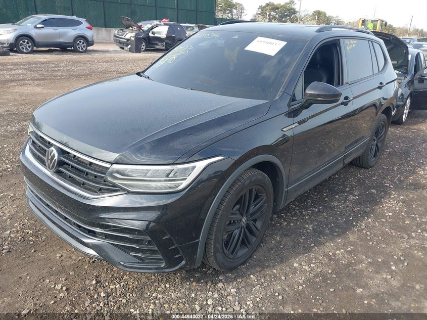 2022 VOLKSWAGEN TIGUAN auction photo 2