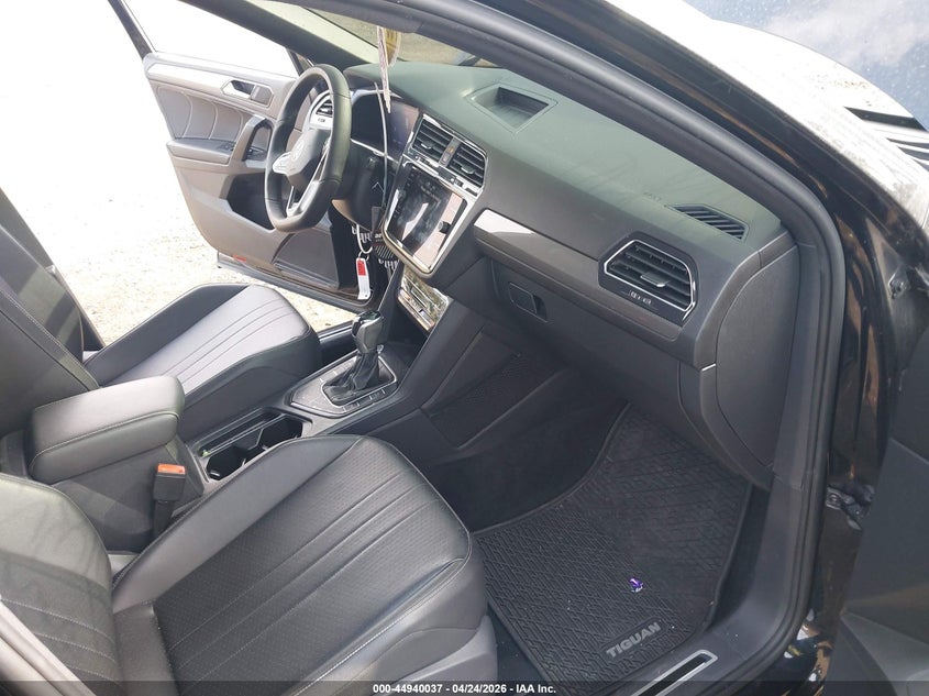2022 VOLKSWAGEN TIGUAN auction photo 5