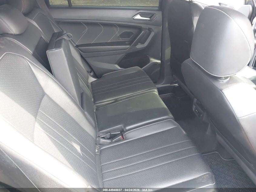 2022 VOLKSWAGEN TIGUAN auction photo 8