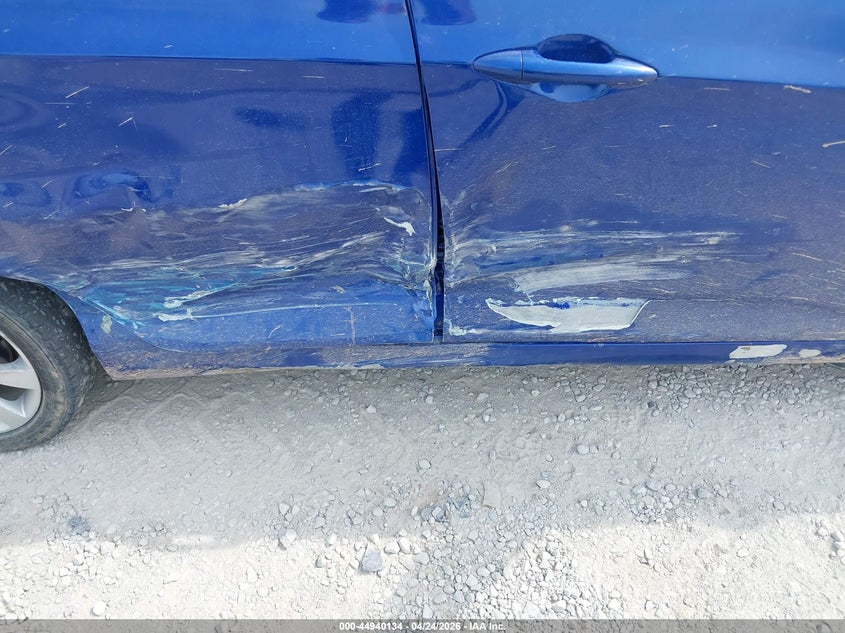 KMHCU4AE2CU045582 2012 Hyundai Accent 1.6 Gls blue