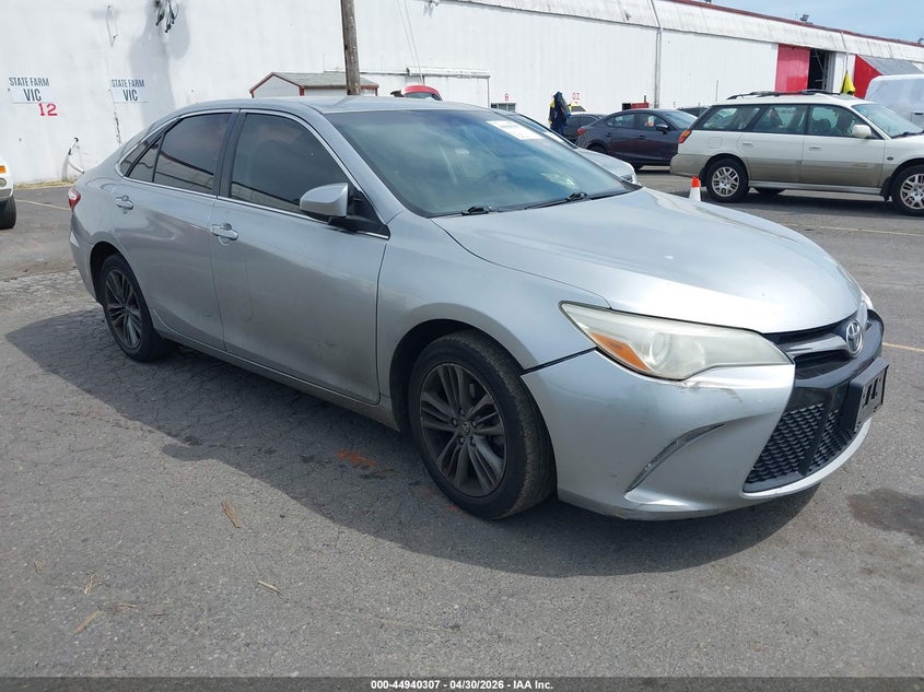2015 TOYOTA CAMRY SE