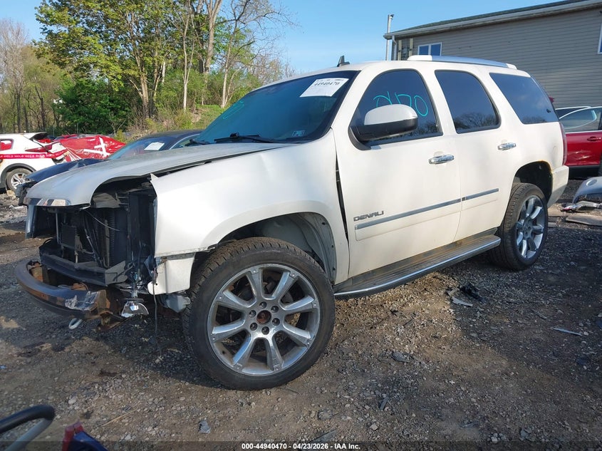 1GKS2EEF1CR211726 2012 Gmc Yukon 6.2 Denali white