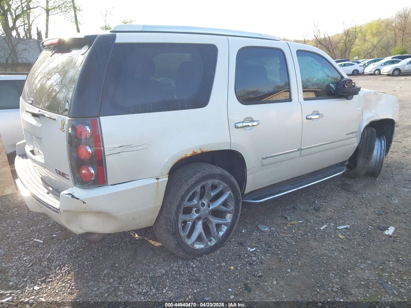 1GKS2EEF1CR211726 2012 Gmc Yukon 6.2 Denali white
