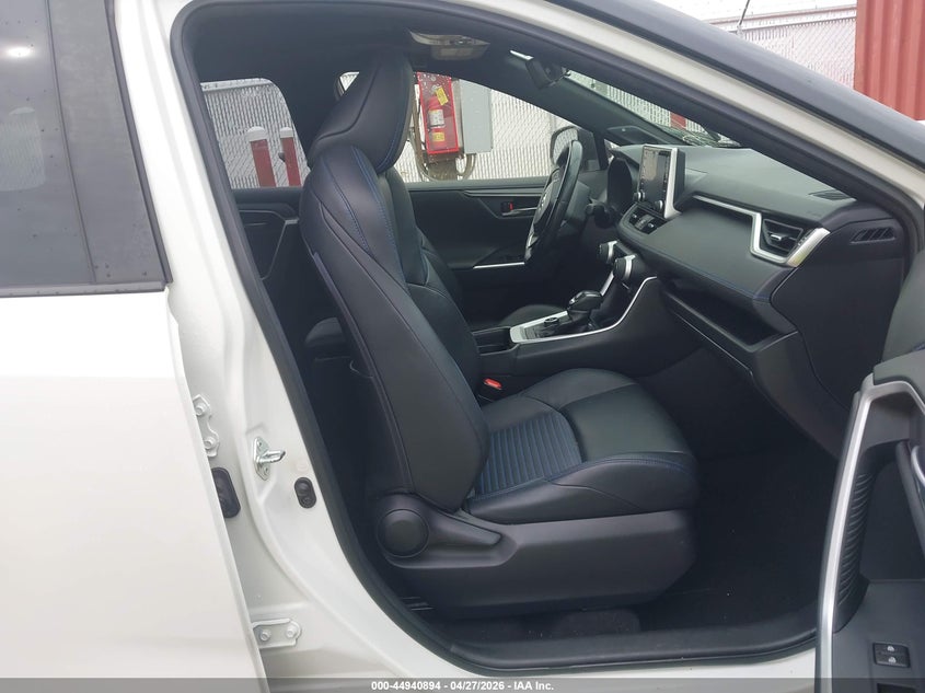 VIN JTMEWRFV5KD508679 2019 TOYOTA RAV4 HYBRID XSE