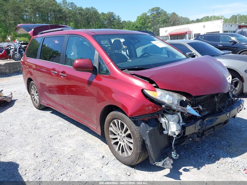 2018 TOYOTA SIENNA XLE 8 PASSENGER