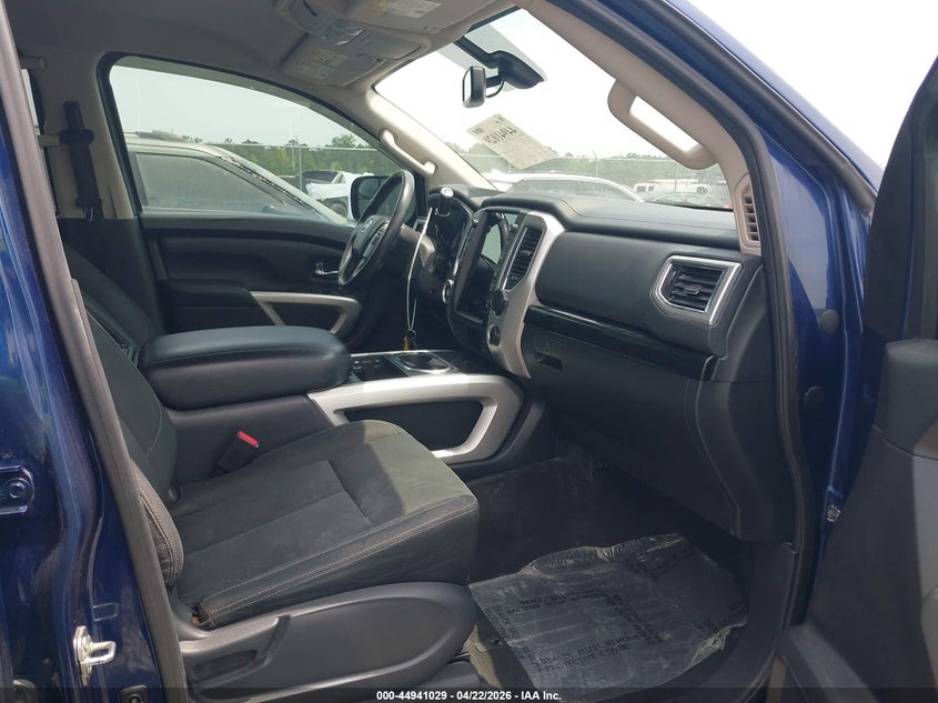 2017 Nissan Titan Sv
