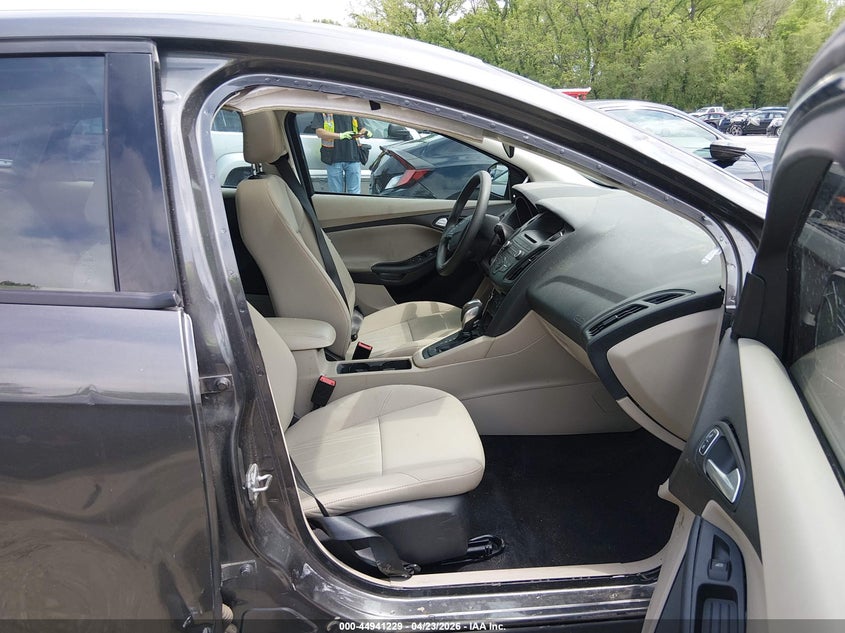 2016 FORD FOCUS auction photo 5
