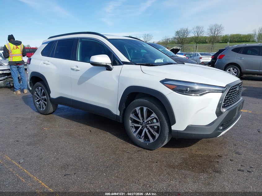 2024 TOYOTA COROLLA CROSS XLE