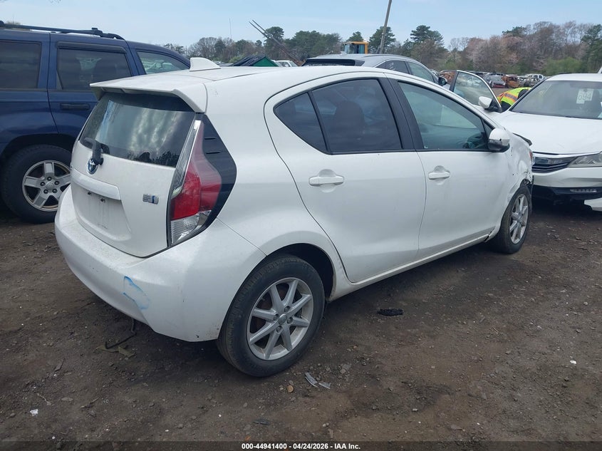 2015 TOYOTA PRIUS C auction photo 4