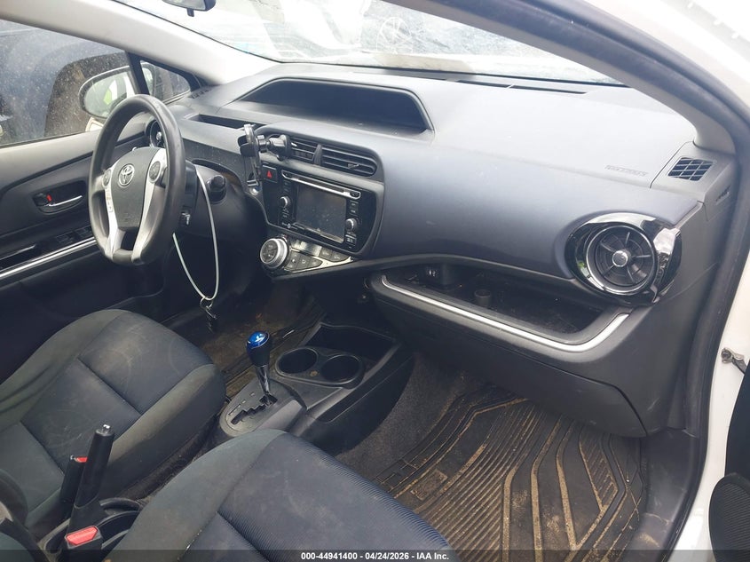 2015 TOYOTA PRIUS C auction photo 5