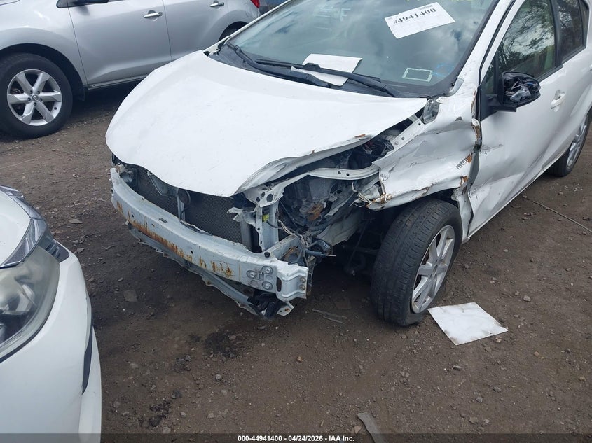 2015 TOYOTA PRIUS C auction photo 6